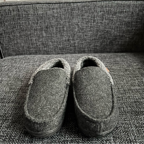 NWOT Men’s Dearfoam Slippers - Picture 8 of 11